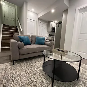 Private Cozy Secondary Suite, 2 Bedrooms, Separate Entrance Guest house Calgary